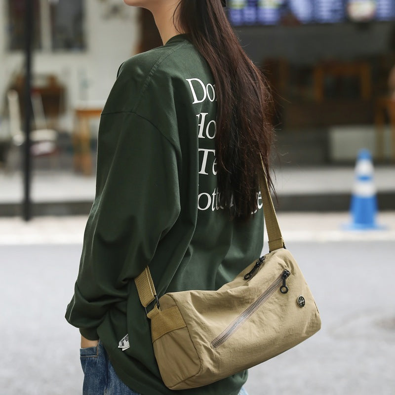 An elegant khaki shoulder bag for travel and work - Image 3