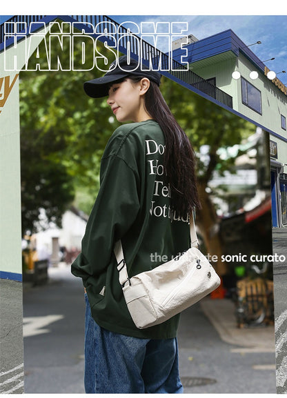 An elegant white shoulder bag for travel and work - Image 3