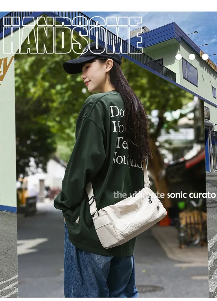 An elegant white shoulder bag for travel and work - Image 3