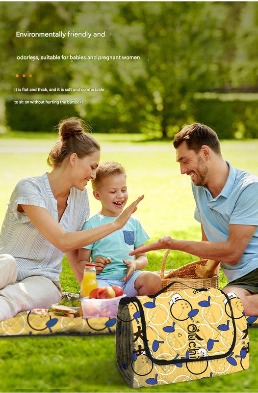 Waterproof Foldable Picnic Blanket with strawberry Print - 200x200cm - Image 4