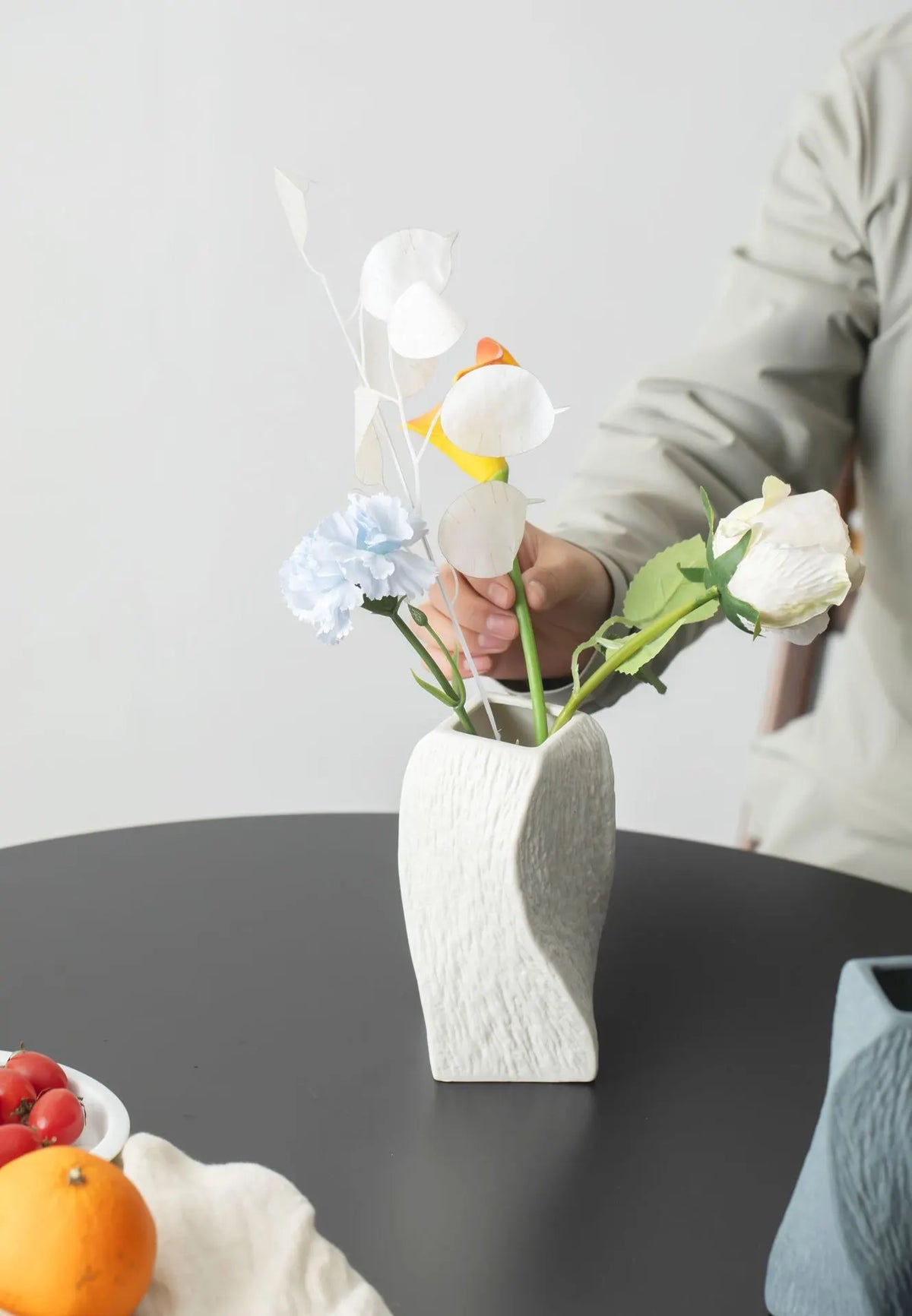White Abstract Twisted Ceramic Vase - Artistic Minimalist Flower Holder for Home Decor (20x10x10cm)