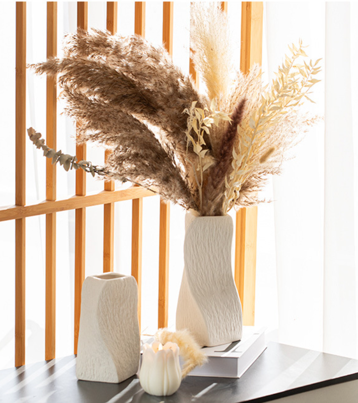 White Abstract Twisted Ceramic Vase - Artistic Minimalist Flower Holder for Home Decor (20x10x10cm) - Image 5