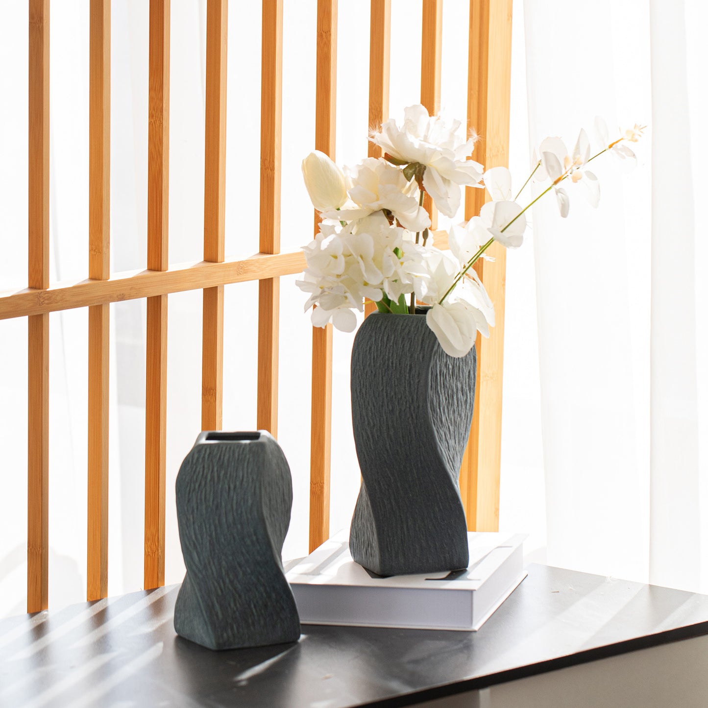 Grey Abstract Twisted Ceramic Vase - Artistic Minimalist Flower Holder for Home Decor (20x10x10cm) - Image 2