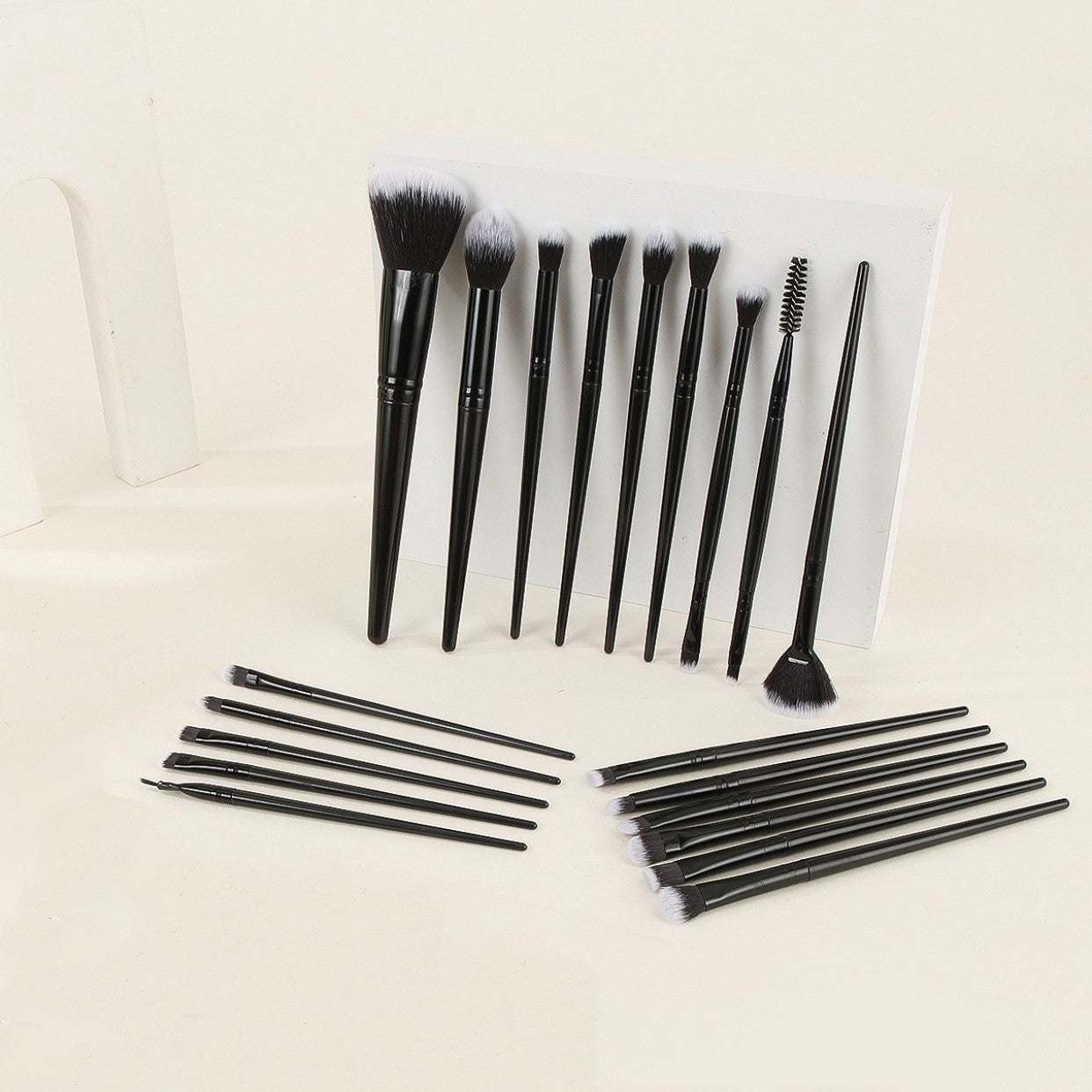 Black Complete 20-Piece Makeup Brush Set with Travel Pouch - Professional Synthetic Face & Eye Brushes Kit - Image 3