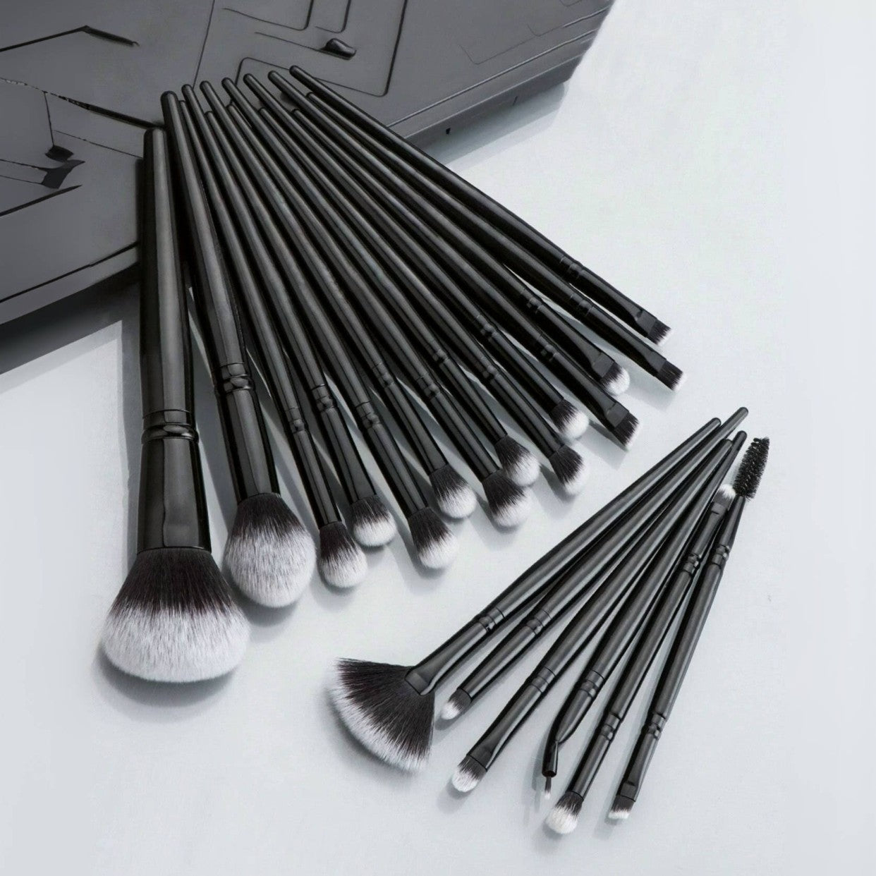 Black Complete 20-Piece Makeup Brush Set with Travel Pouch - Professional Synthetic Face & Eye Brushes Kit - Image 4