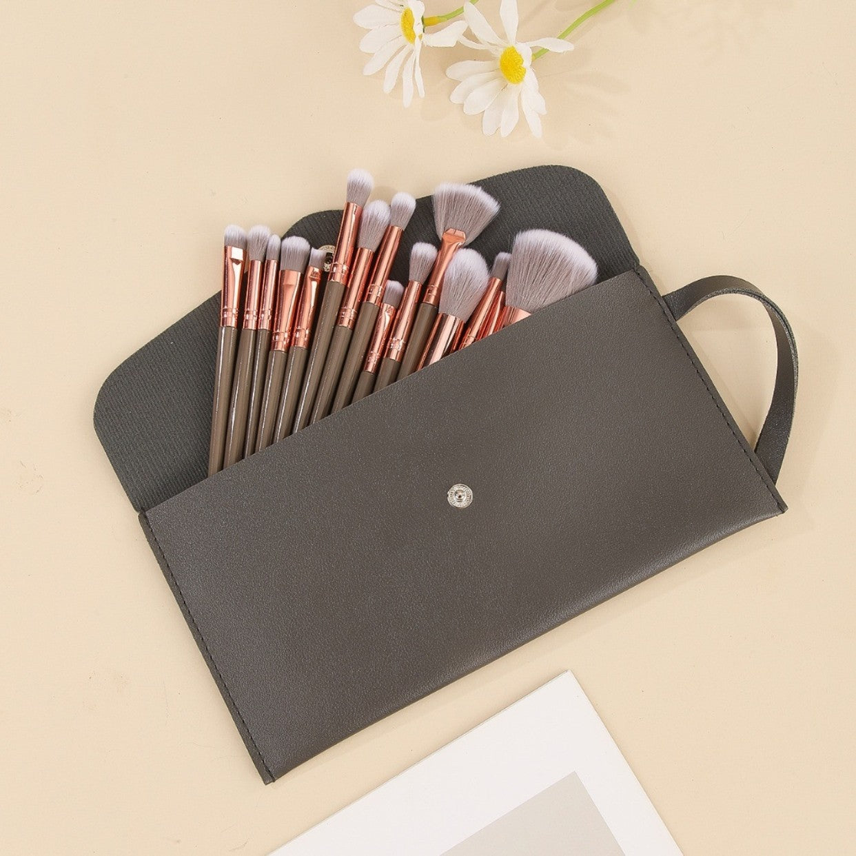 Brown and Glod Complete 20-Piece Makeup Brush Set with Travel Pouch - Professional Synthetic Face & Eye Brushes Kit - Image 4