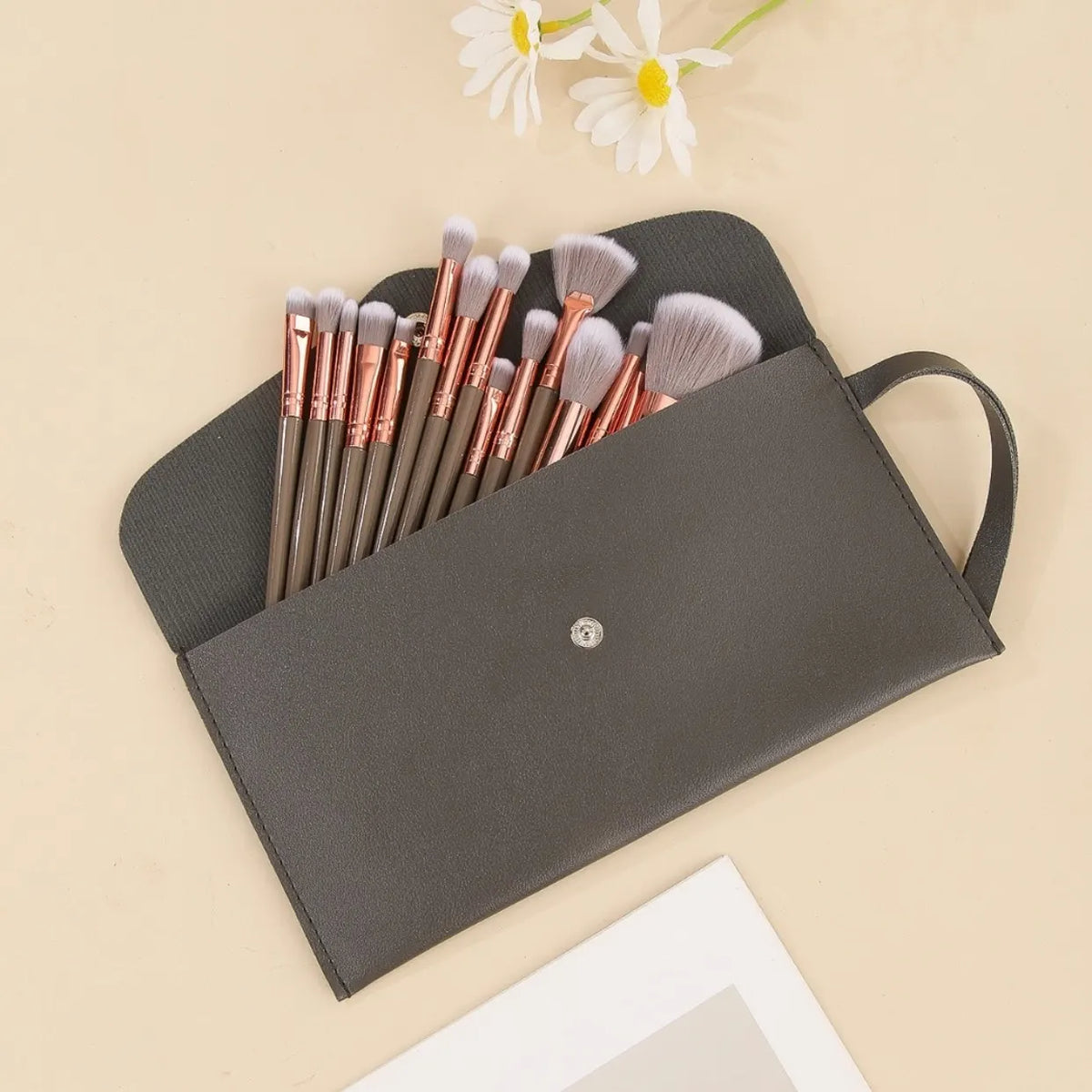 Brown and Glod Complete 20-Piece Makeup Brush Set with Travel Pouch - Professional Synthetic Face & Eye Brushes Kit - Image 4