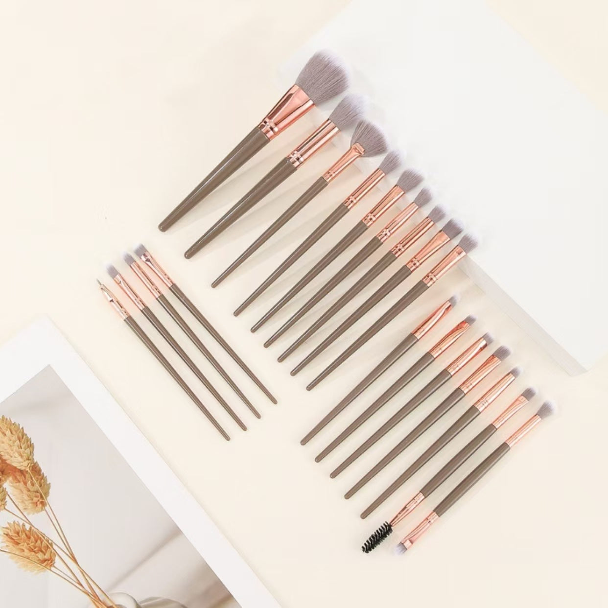 Brown and Glod Complete 20-Piece Makeup Brush Set with Travel Pouch - Professional Synthetic Face & Eye Brushes Kit - Image 5