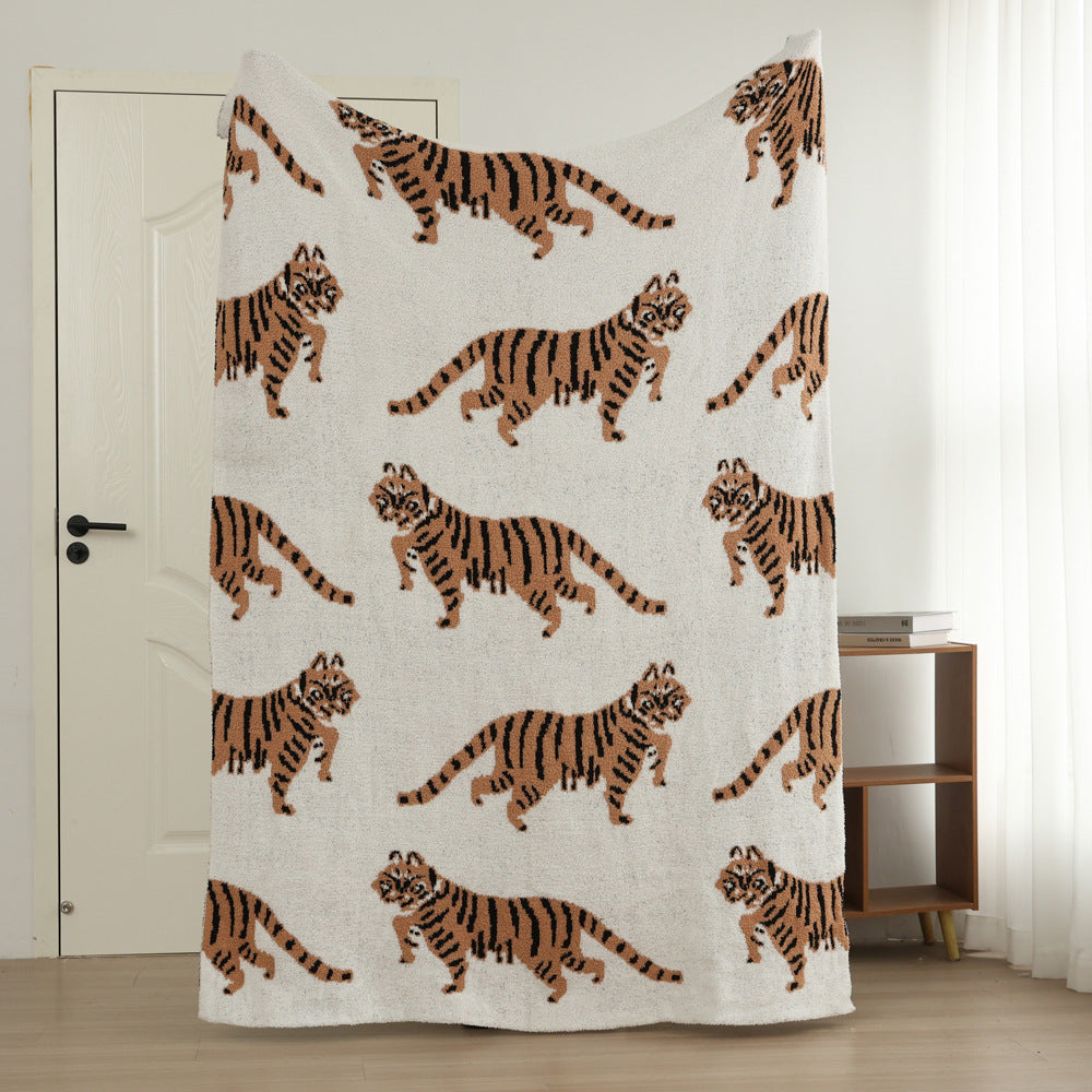 Tiger Pattern Knitted Sofa Blanket with Plush Side, 130 x 160 cm, 950g, Ideal for Napping and Office Use - Image 2