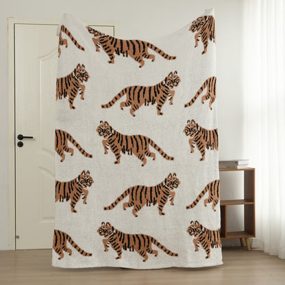 Tiger Pattern Knitted Sofa Blanket with Plush Side, 130 x 160 cm, 950g, Ideal for Napping and Office Use - Image 2