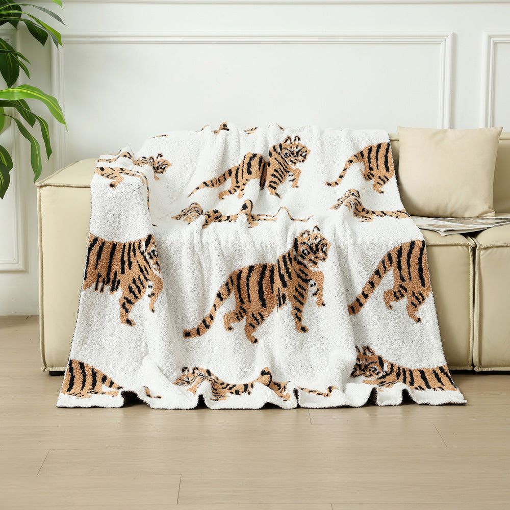 Tiger Pattern Knitted Sofa Blanket with Plush Side, 130 x 160 cm, 950g, Ideal for Napping and Office Use - Image 3