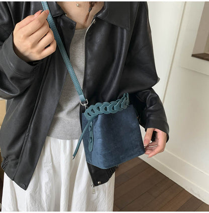 Blue Retro Maillard Brown Mini Bag - 2025 New Casual Versatile Women's Crossbody & Exquisite Braided Handle Bucket Bag (15x12x14 cm) - Image 4