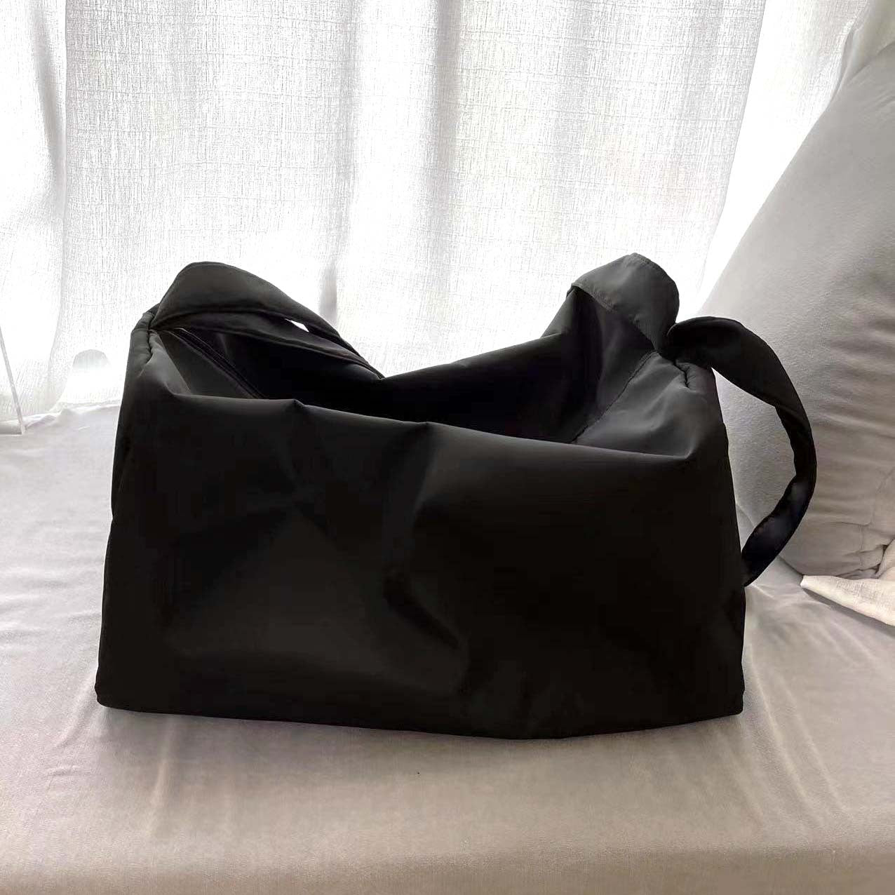 Black Large-Capacity Nylon Sports Fitness Bag(42x27x23cm) - Multi-functional Yoga Training & Travel Duffel, Waterproof Solid Color