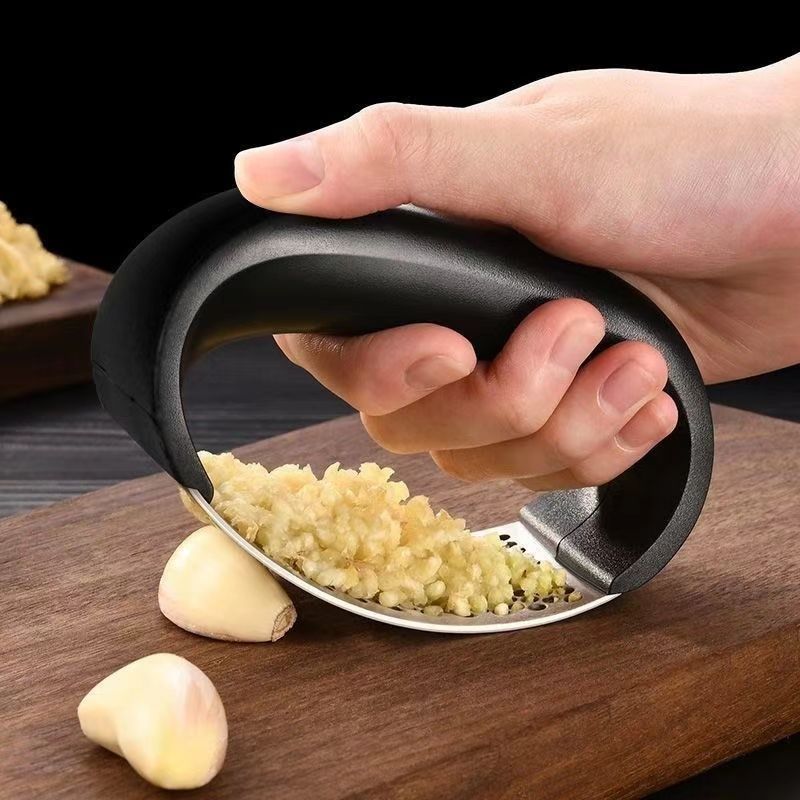Black Stainless Steel Garlic Press Rocker Ergonomic Garlic Crusher and Ginger Mincer Professional Kitchen Tool - Image 4