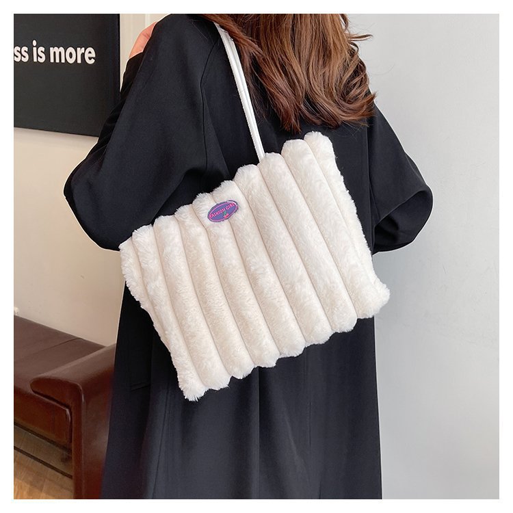 Black Faux Fur Tote Bag with Large Capacity, Soft Plush Material & Adjustable Handle – Stylish Shoulder Handbag for Women, Perfect for Daily Commute and Casual Wear - Image 2