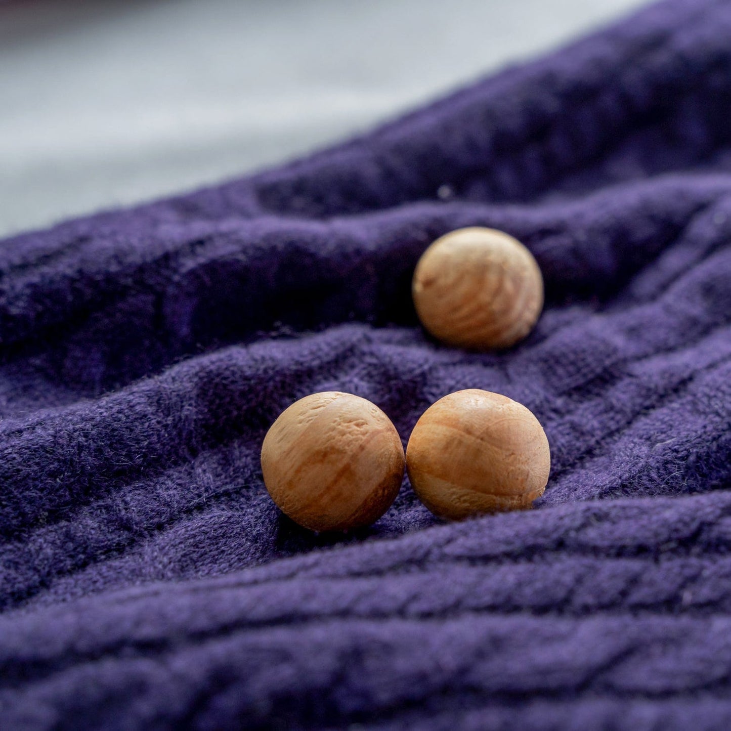 32 Pcs Living Today Cedar Wood Balls –  Scented Moth-Repellent Balls - Image 4