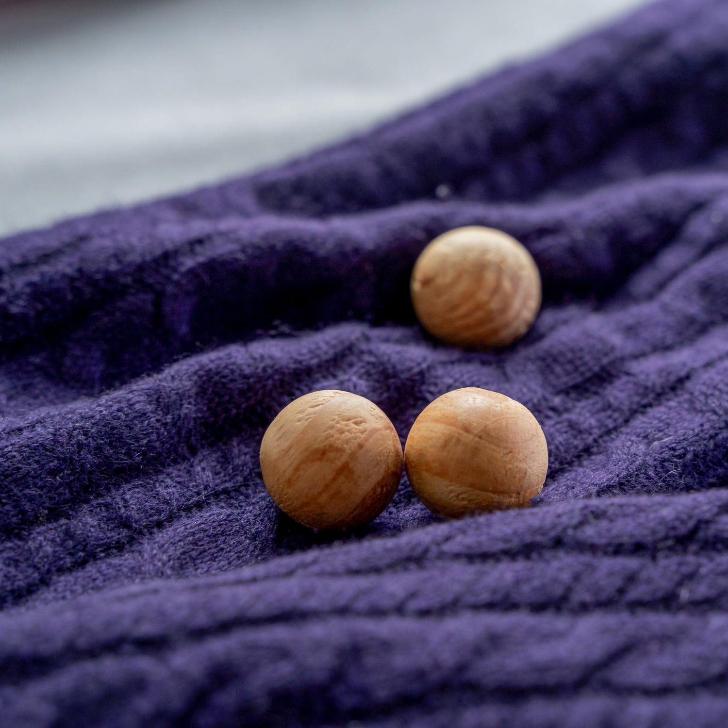 32 Pcs Living Today Cedar Wood Balls –  Scented Moth-Repellent Balls - Image 4