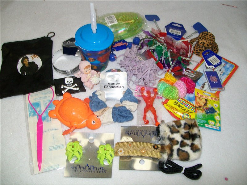 Clearance -2 bags of Lucky-dips pre-packed assorted items - Image 4