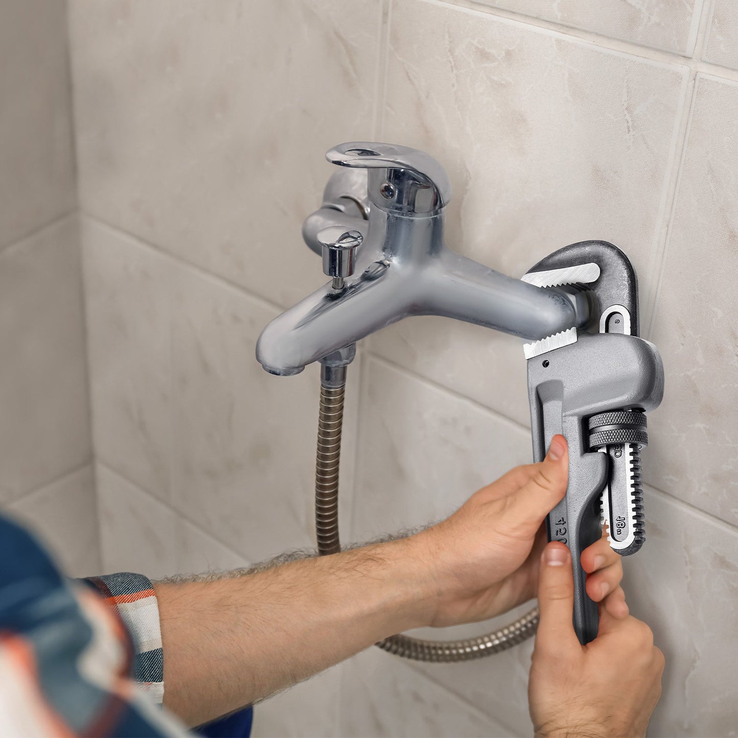 Pipe Wrench, 18" Aluminum Straight Pipe Wrench, Adjustable Plumbing Wrench, with High Strength Jaw and Ergonomic Handle, Easy to Carry, Hangable Design, for Water Pipes, Automotive Repairs - Image 8