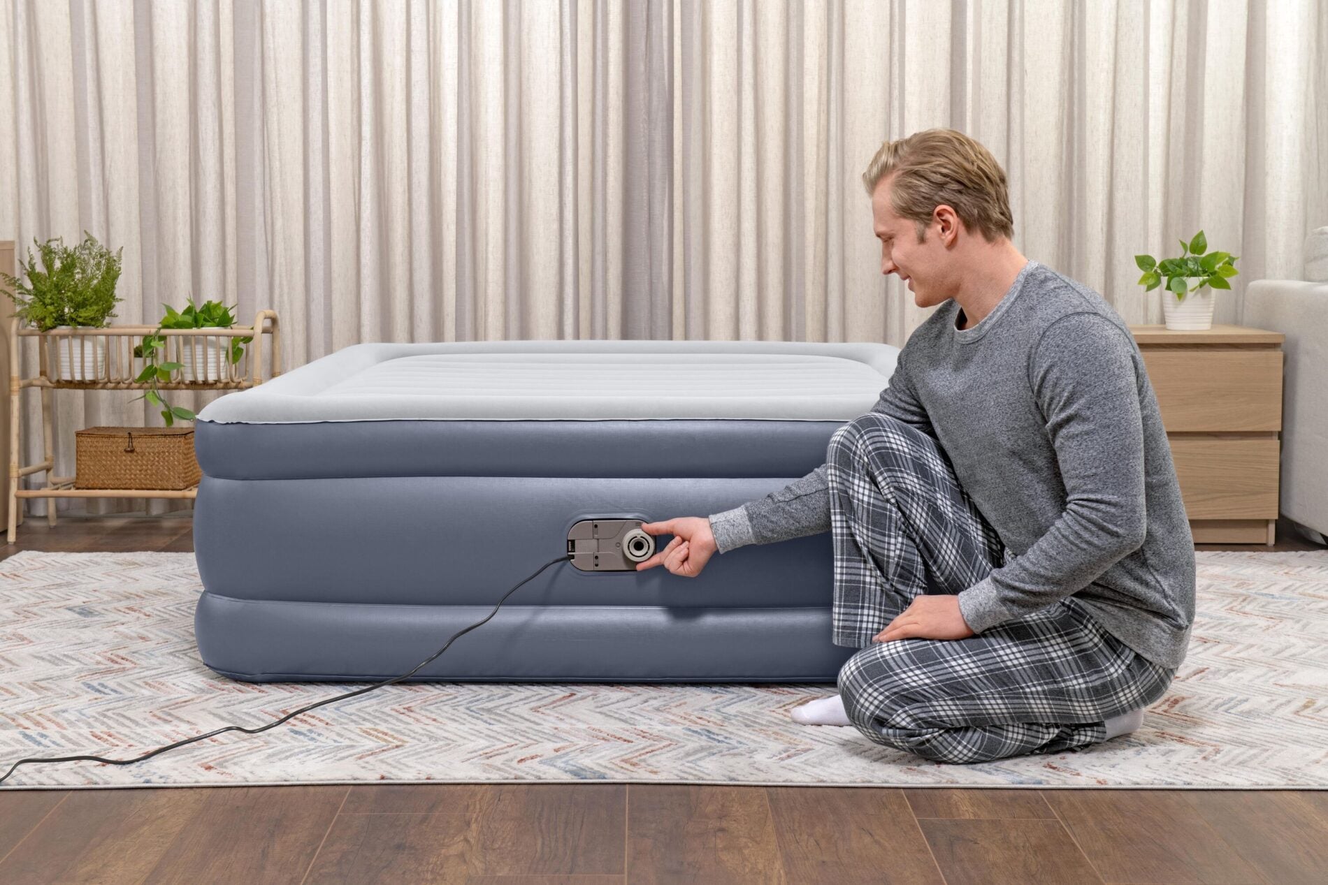 Bestway 2.03m x 1.52m x 51cm Tritech Air Inflatable Mattress Queen Built-in AC Pump - Image 2